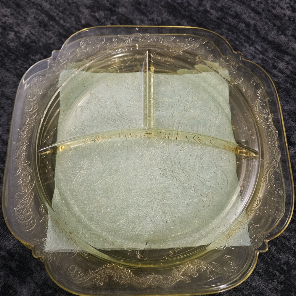 Indiana Glass Recollection Four Amber Yellow Utility Pressed Glass Grill Plate